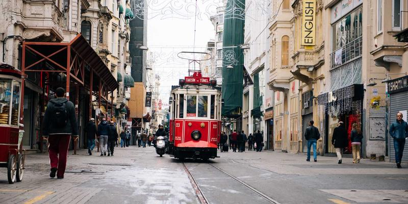 二次元文化中的版权边界：从97COS事件看角色形象在二次创作与商业拍摄中的使用规范